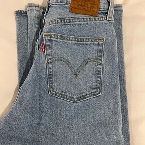 Levi’s Ribcage Flare Jean in Tango Light, size 25